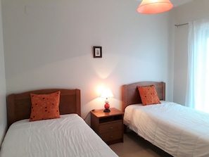 2 bedrooms, iron/ironing board, free WiFi, bed sheets