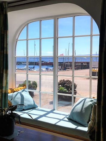 a seat to watch the harbour