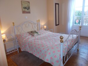 3 quartos, ferros/tábuas de passar roupa, berço de viagem, Wi-Fi