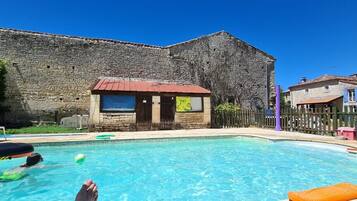 Piscina all'aperto, una piscina riscaldata