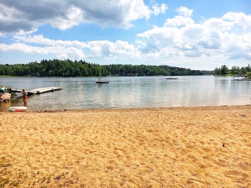 2 modern & cosy houses in Stockholm Archipelago 45 min. to Stockholm City. 