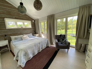 5 Schlafzimmer, Schreibtisch, Bügeleisen/Bügelbrett, kostenloses WLAN