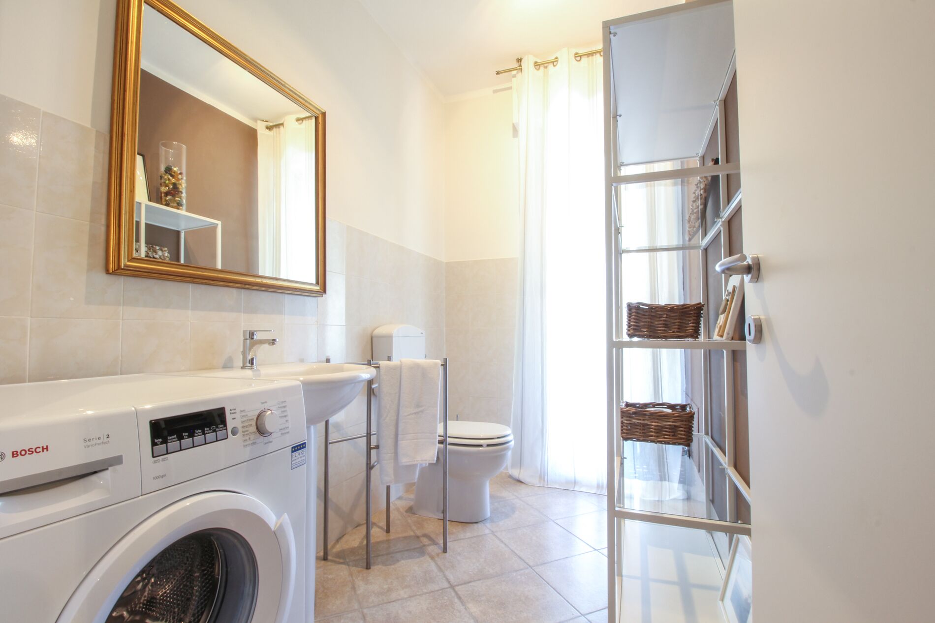 Dusche, kostenlose Toilettenartikel, Haartrockner, Bidet