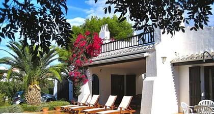 Die am besten bewertete Villa auf Menorca für 9 Personen, privater Pool, 10 Minuten zu Fuß zum Meer und Dorf
