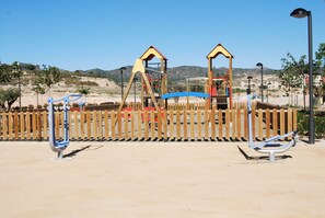 Children's area - Modern, accessible ground floor apartment just 30 minutes from Murcia airport (Corvera, Murcia)