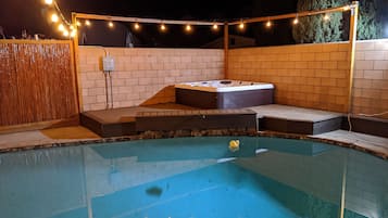 Bañera de hidromasaje al aire libre