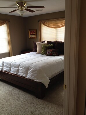 2 habitaciones, tabla de planchar con plancha, wifi y ropa de cama