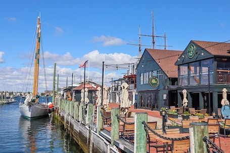 Jachthaven. Mooie onlangs gerenoveerde Downtown Guesthouse, Slaapruimte voor 6 - Loop naar alles