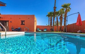 حمّام سباحة خارجي، حمّام سباحة مُدفَّأ