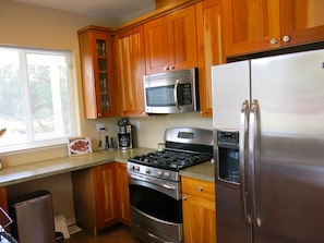 Refrigerador, microondas, horno, placa de cocina
