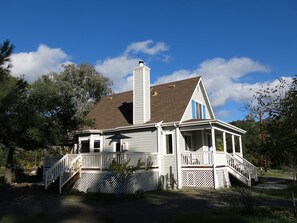 Exterior - 19-Acre Russian River Wine Country Retreat, Private Beaches, beautiful house (Cloverdale)