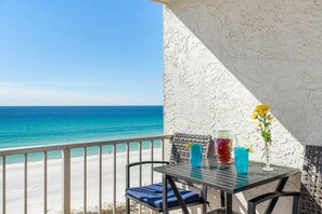 Outdoor dining - Beachfront*Bch Chair Svc*King Bed (Panama City Beach)