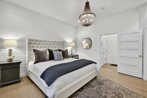 2 bedrooms, iron/ironing board, free WiFi, bed sheets - Blue Ridge- Hot Tub - EV Outlet -Outdoor Oasis (Blue Ridge)