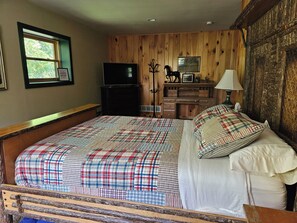 4 bedrooms, WiFi, bed sheets, wheelchair access - MCR  is a property that features seclusion and privacy that is hard to find.  (Rushford)