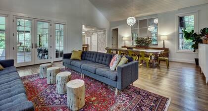 PERFECT LOCATION-True Walk To Town!