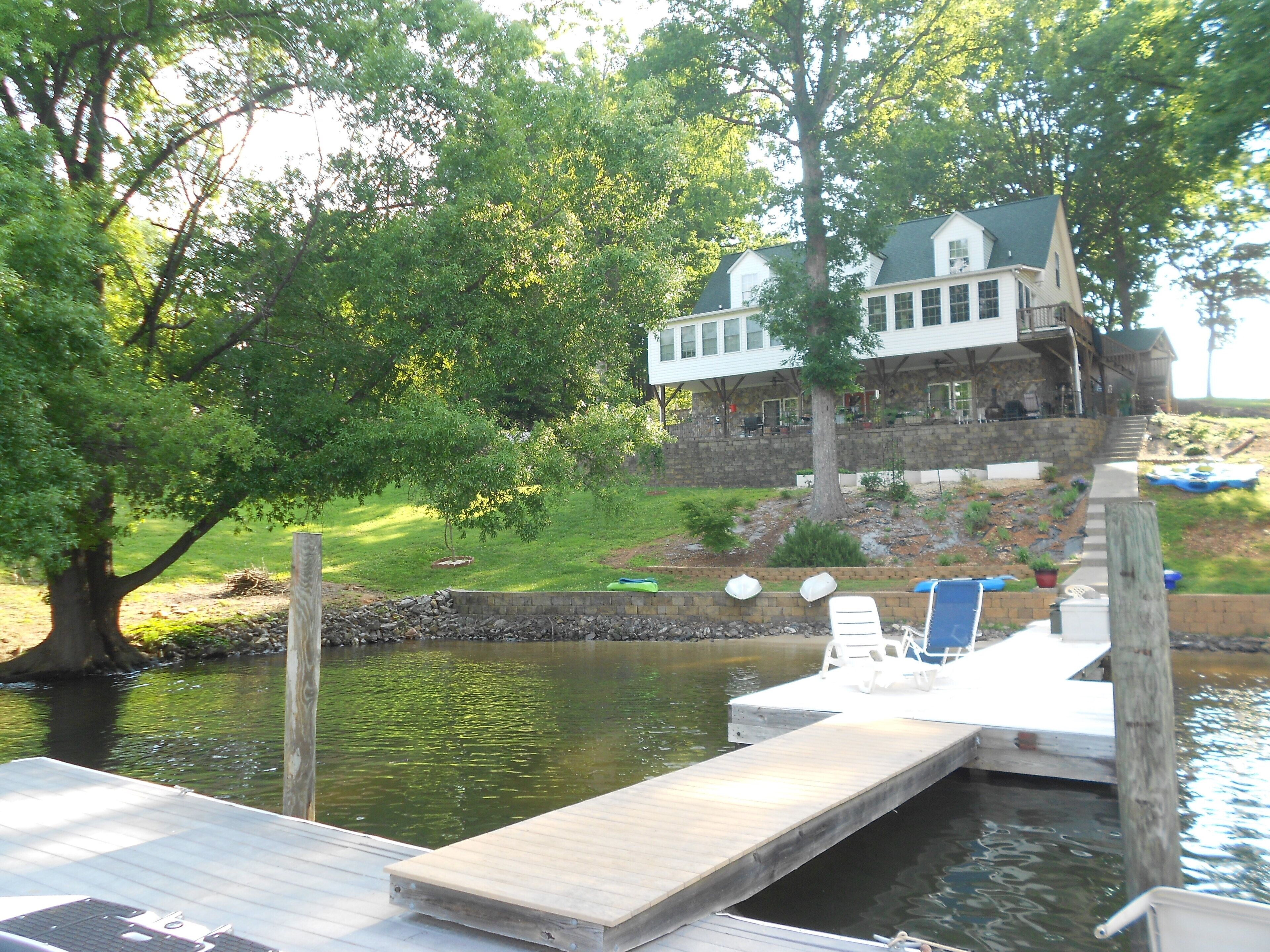 Charming Lake Norman Home (Lower Level) with Private Slip, Kayaks & Main Channel