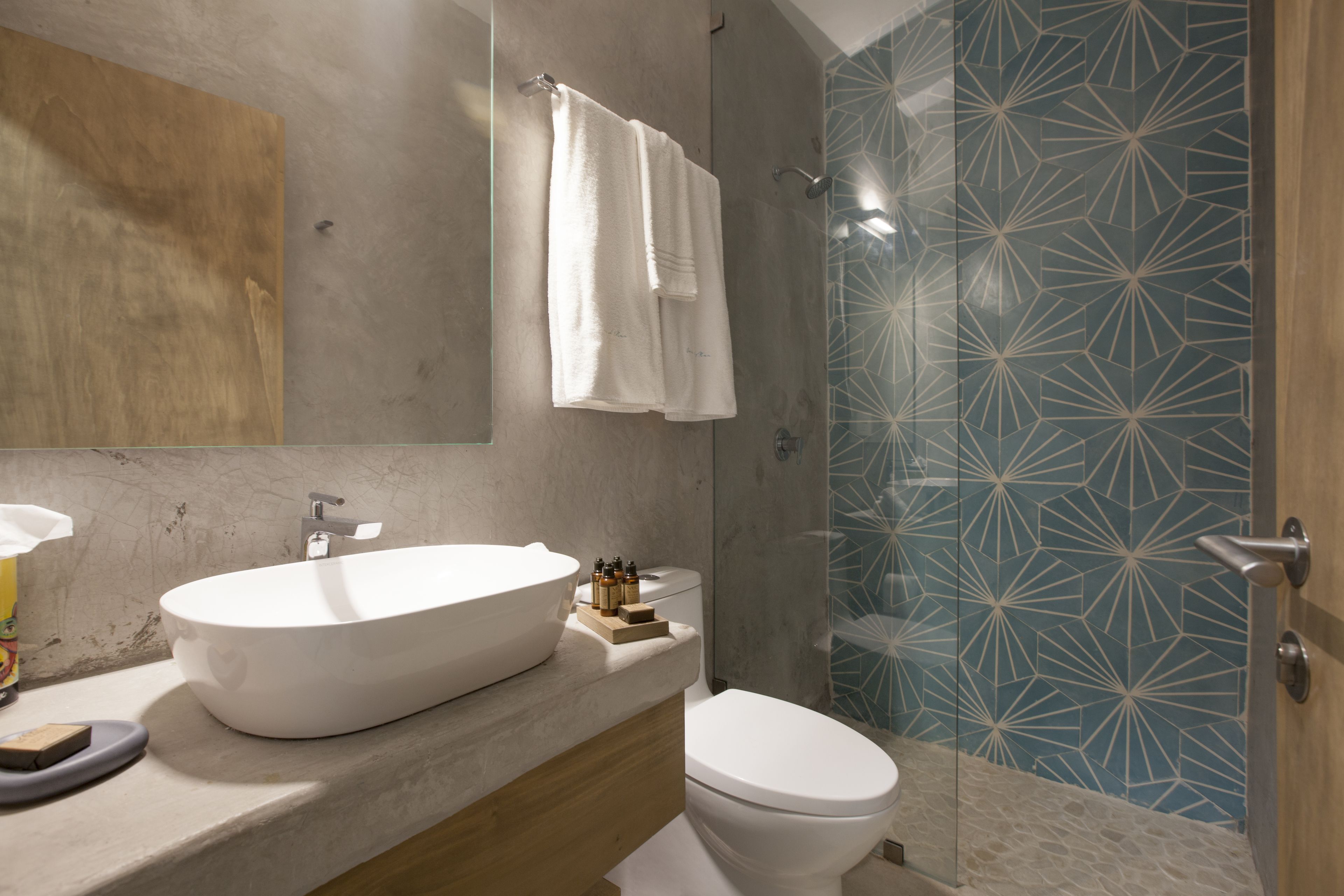 shower, free toiletries, towels