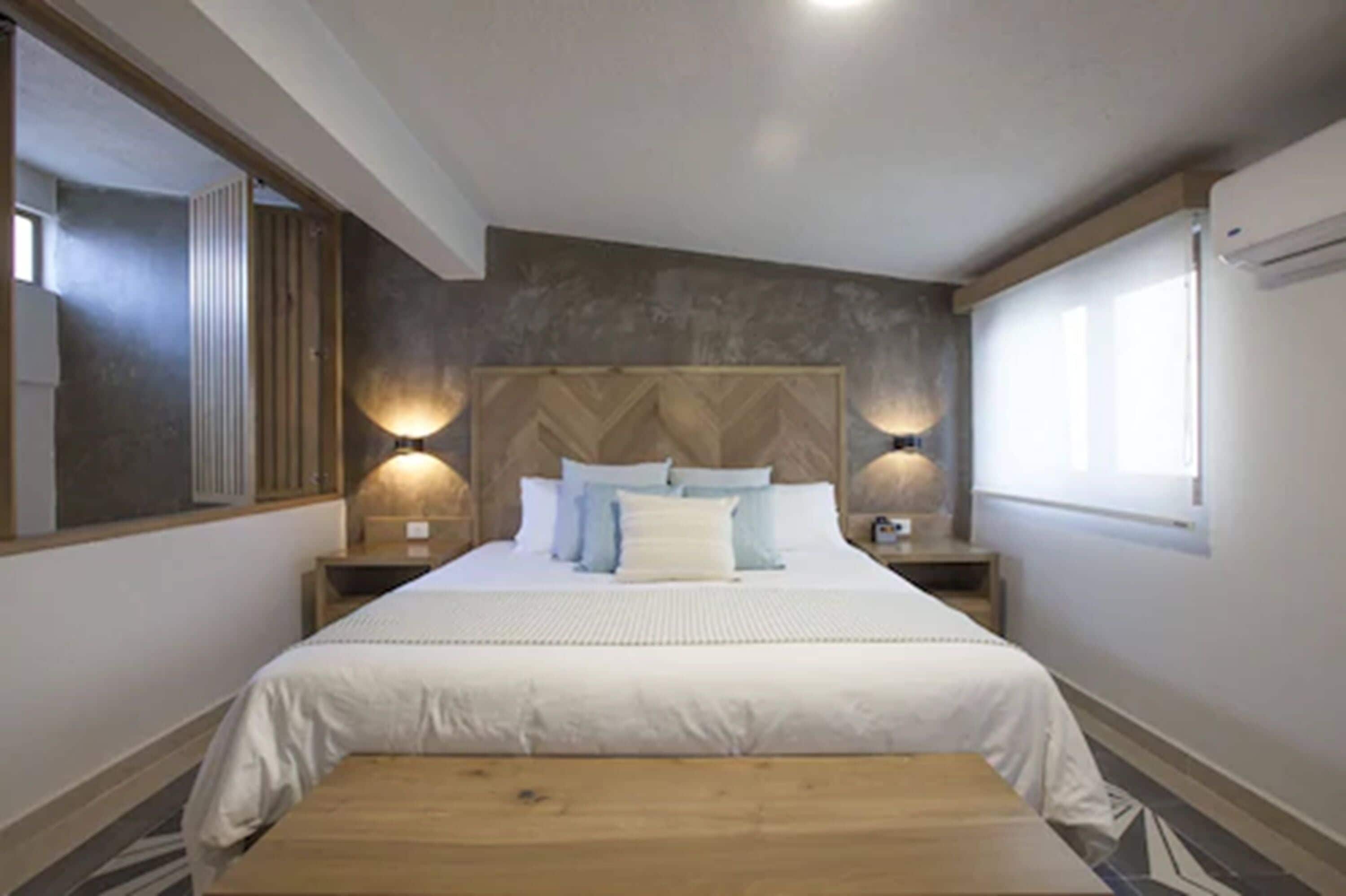 suite al patio doble | 1 bedroom, in-room safe, individually decorated, individually furnished