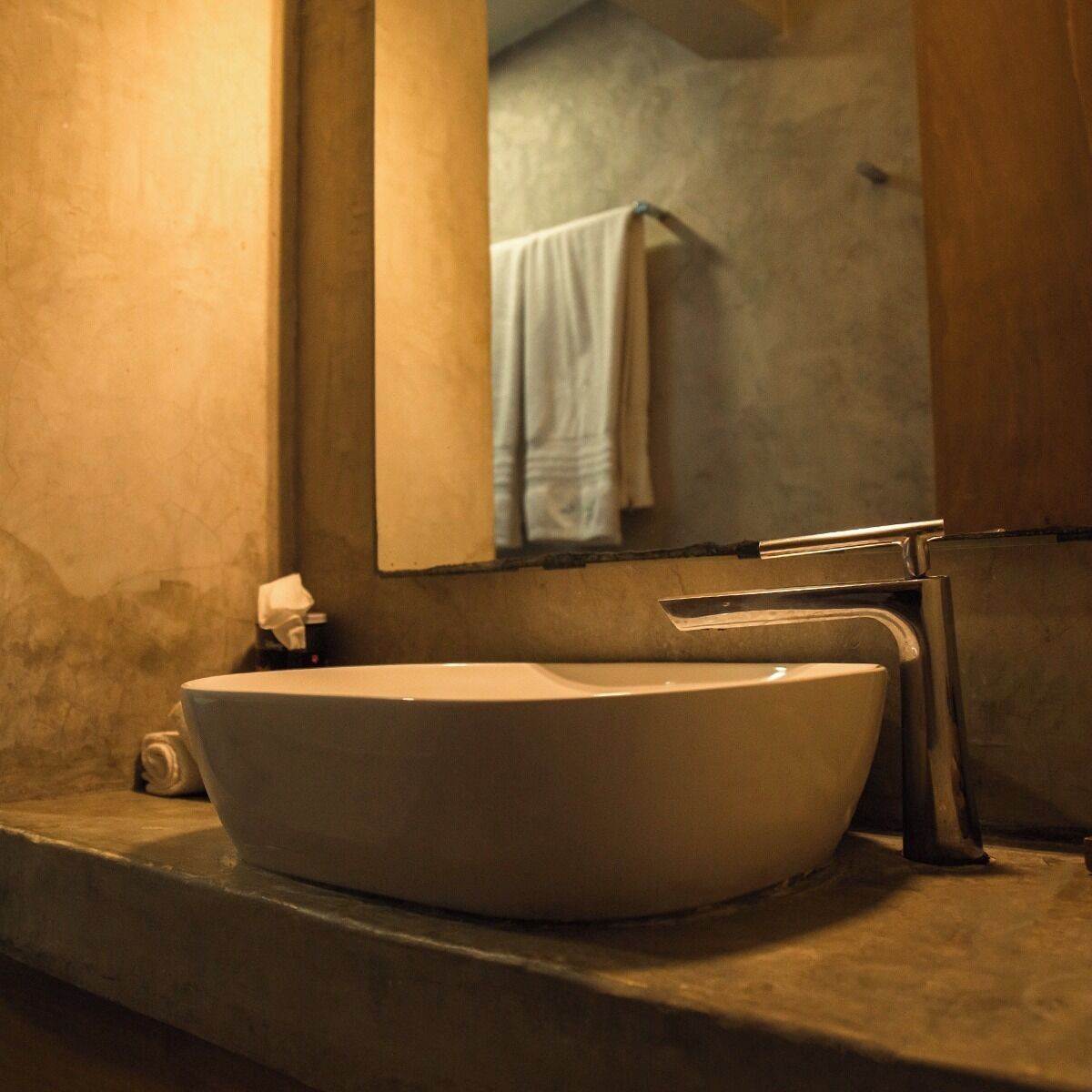 shower, free toiletries, towels