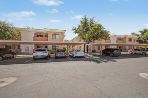 Exterior - Near Westgate, Cozy Arizona Oasis Gated Community - Heated Pool + Gym + Juzzi (Phoenix)