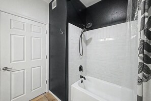 Combined shower/tub, hair dryer, towels, soap - Near Westgate, Cozy Arizona Oasis Gated Community - Heated Pool + Gym + Juzzi (Phoenix)