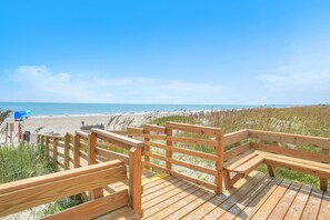 Property grounds - 36 Bunker Court: Renovated Condo on Golf Course - Access to Two Pools, Military (Caswell Beach)