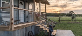 Cozy secluded cottage while still being able to enjoy everything in town. 
