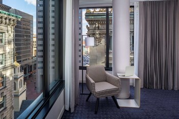 Deluxe Room, 1 King Bed | Premium bedding, down comforters, pillowtop beds, minibar at Hyatt Centric Faneuil Hall Boston