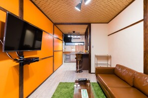 一軒家 | リビング エリア | 薄型テレビ