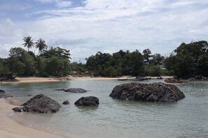 På stranden och fiske