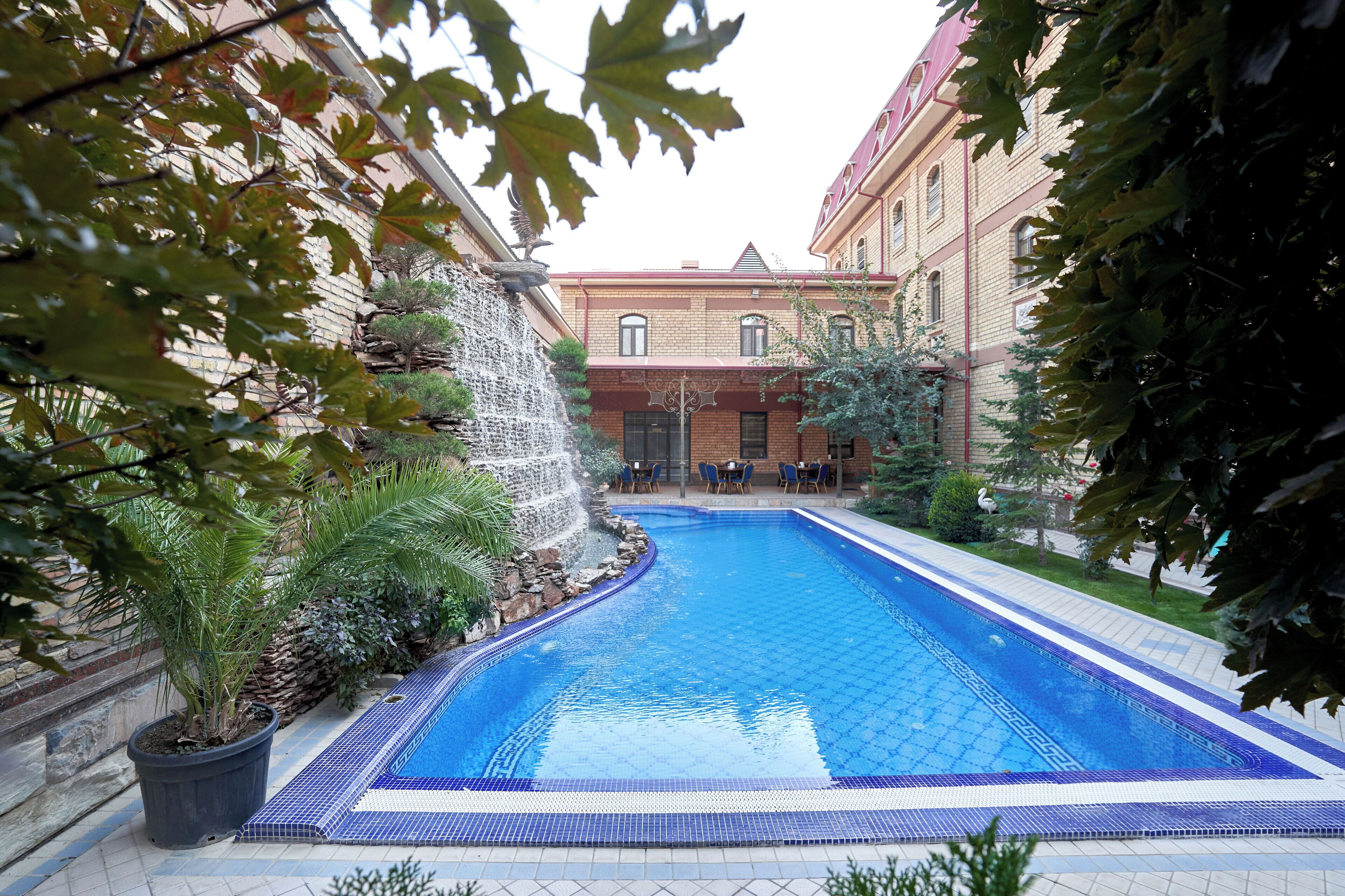 Piscine extérieure (ouverte en saison)