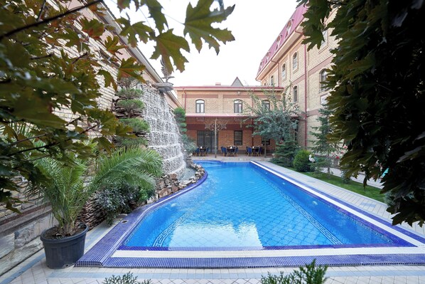 Alberca al aire libre por temporada