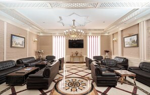 Lobby sitting area - Rakat Plaza (Tashkent)
