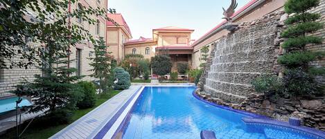 Seasonal outdoor pool