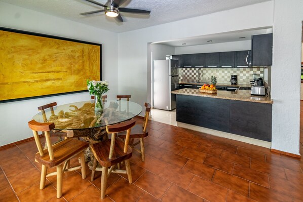 Microwave, oven, stovetop, espresso maker - Hermosa Casa Mexicana Centro Cancun (Cancun)