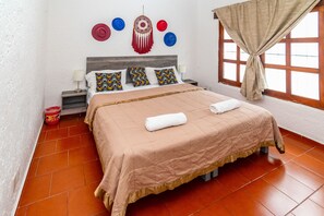 4 bedrooms, premium bedding, down duvets, individually decorated - Hermosa Casa Mexicana Centro Cancun (Cancun)