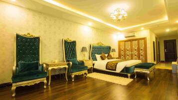 Camera (VIP) | Minibar, una cassaforte in camera, una scrivania, tende oscuranti