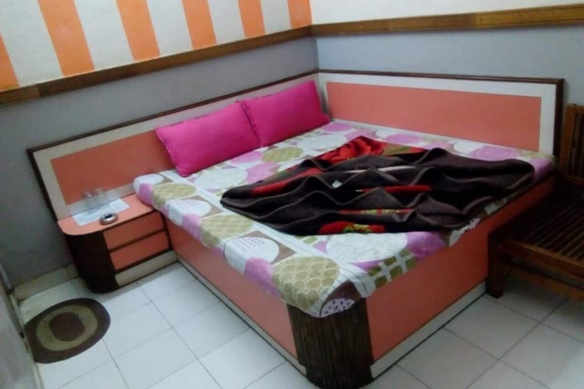 Basic Single Room, 1 Large Twin Bed, Non Smoking | Soundproofing, free WiFi