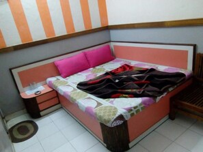 Basic Single Room, 1 Large Twin Bed, Non Smoking | Soundproofing, free WiFi - HOTEL BAJRANG (New Delhi)