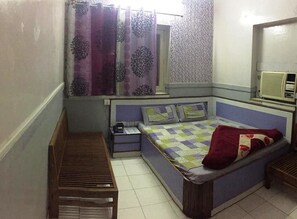 ベーシック ダブルルーム ダブルベッド 1 台 喫煙可 | 防音設備、WiFi (無料)