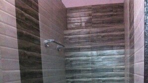 Basic Triple Room, Multiple Beds, Non Smoking | Bathroom - HOTEL BAJRANG (New Delhi)