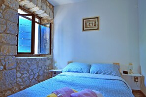 3 chambres, fer et planche à repasser, Wi-Fi, literie fournie