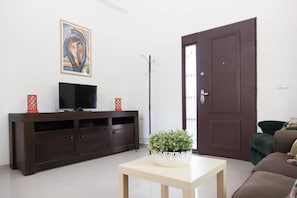 Flat-screen TV - Rambam Apartments (Haifa)