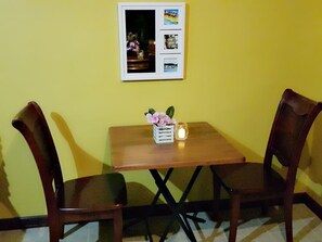 Family Room with Terrace | In-room dining - Carribean Transient House (Alaminos)