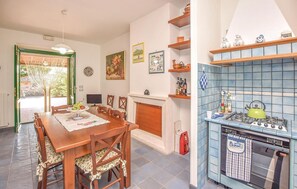 Frigorifero, piano cottura, lavastoviglie, macchina per tè/caffè