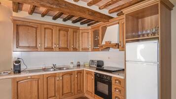 Fridge, stovetop, dishwasher, coffee/tea maker