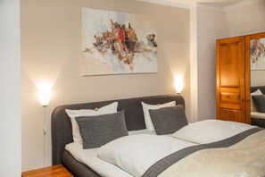 Royal dubbelrum | Individuell inredning, unika möbler, skrivbord och ljudisolering