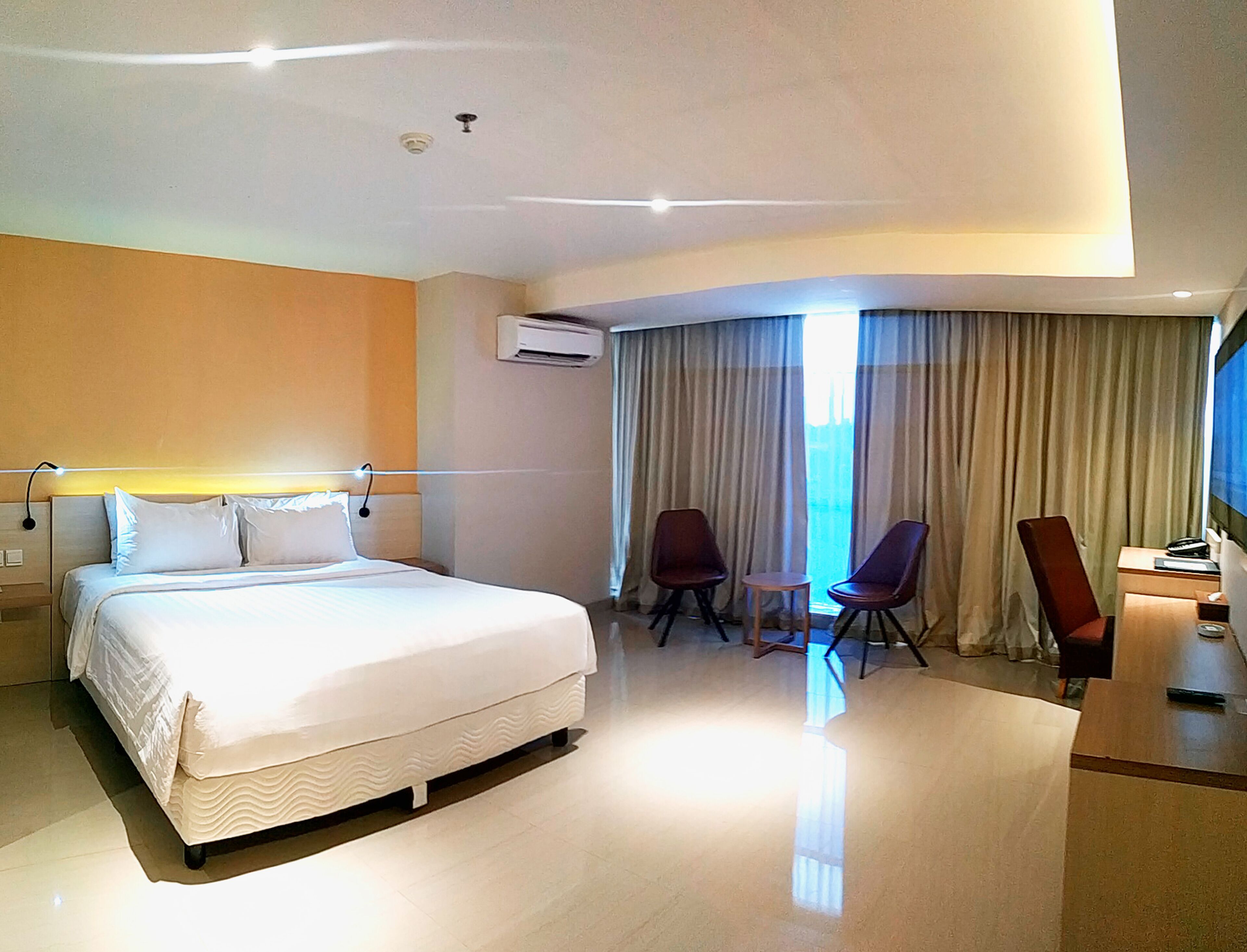 Minibar, in-room safe, desk, free WiFi