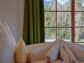 2 bedrooms, in-room safe, desk, travel cot