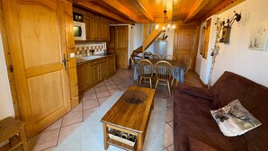 A cozy wooden interior with a kitchen, dining area, and living room. - 3-room Apartment Les Saisies, 6 pers, balcony, 2 baths, ski locker (Les Saisies)